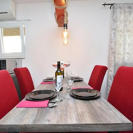 Heritage Apartman Geza In Centar With Private Parking Kastela Exterior photo