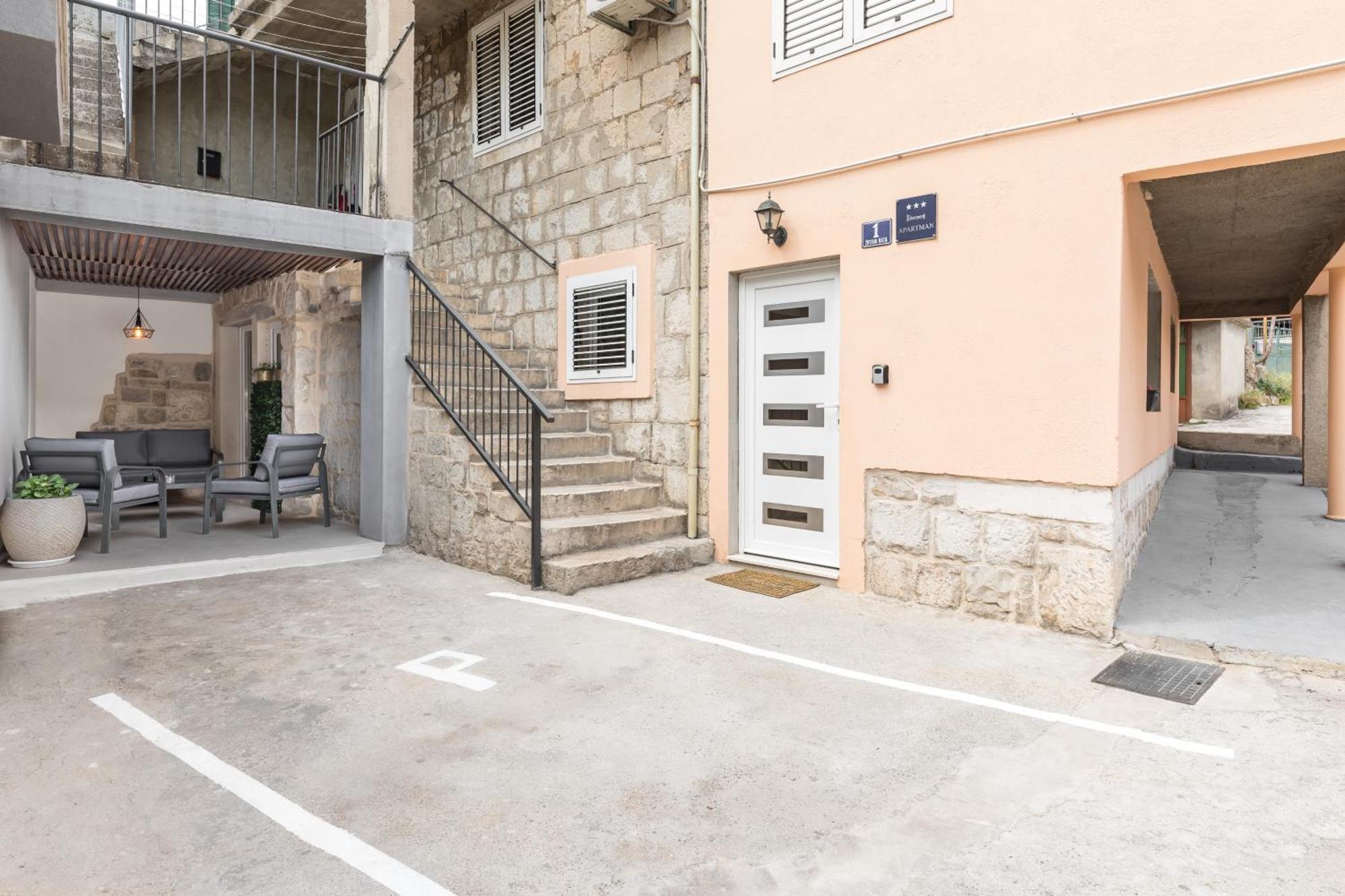 Heritage Geza In Centar With Private Parking Kastela