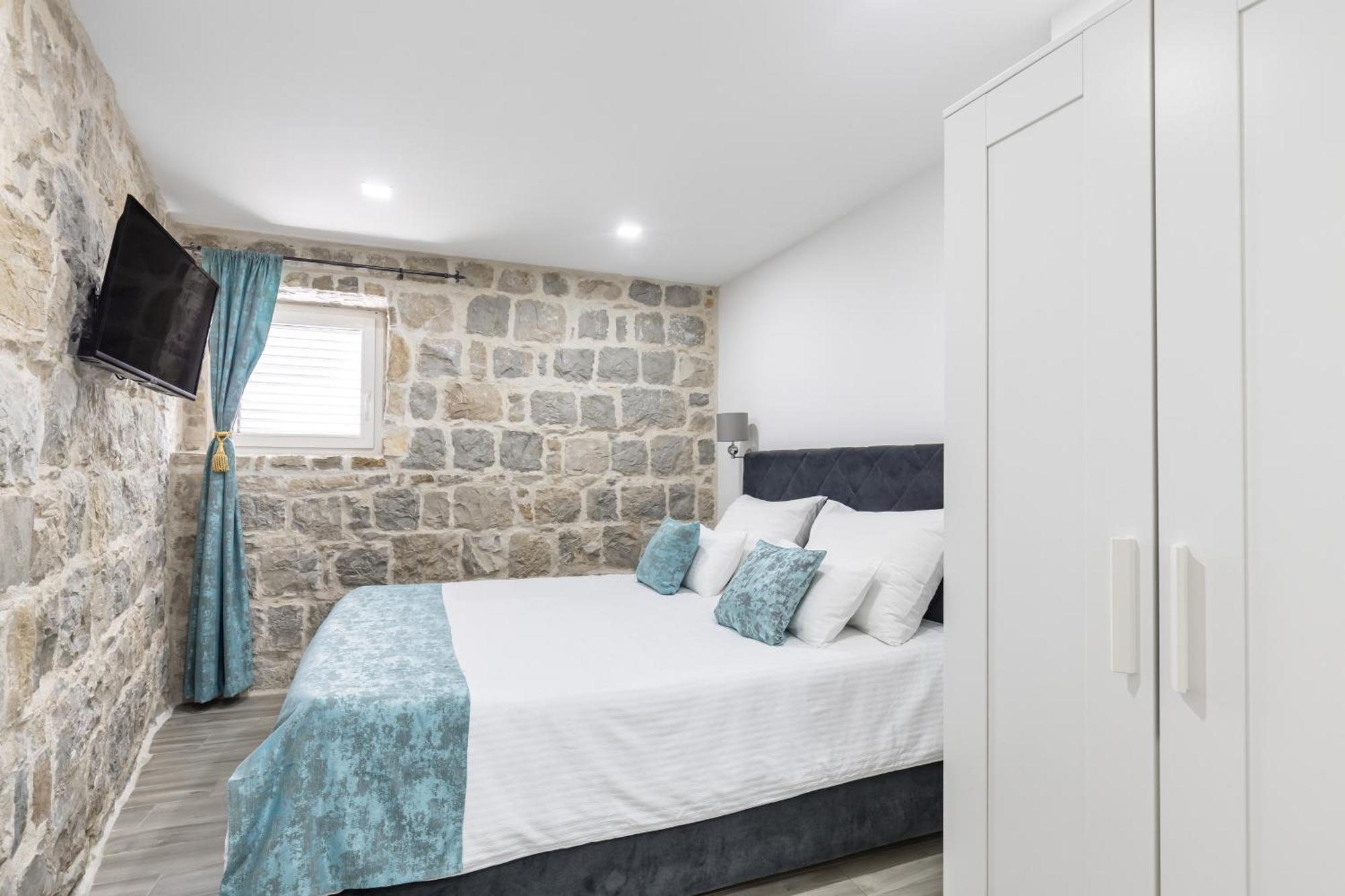 Heritage Geza In Centar With Private Parking Apartment *