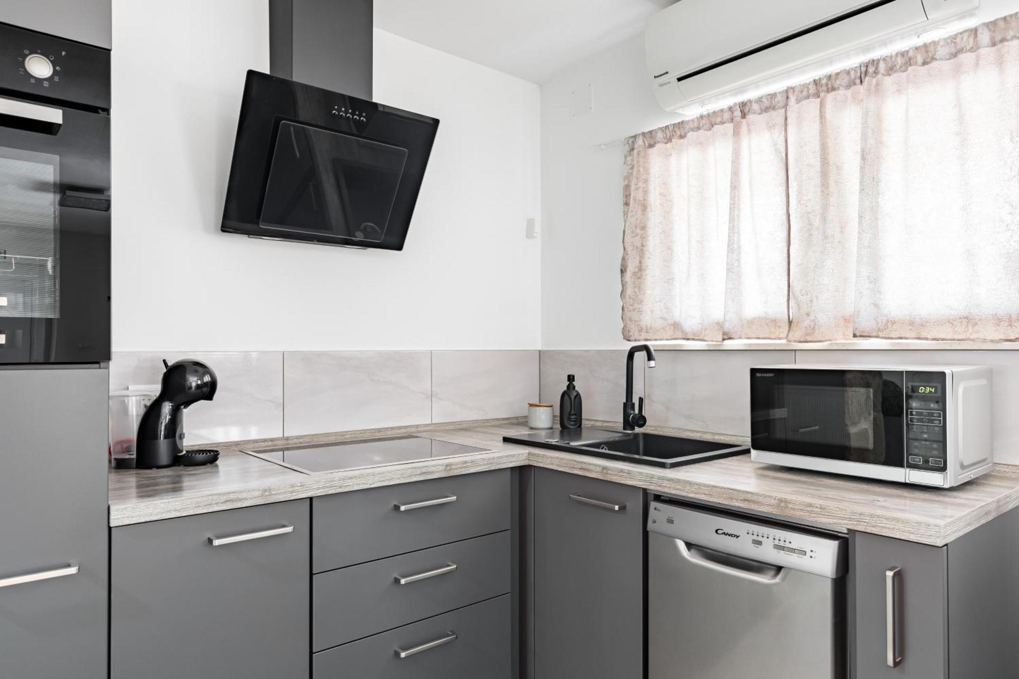 Heritage Geza In Centar With Private Parking Apartment Kastela