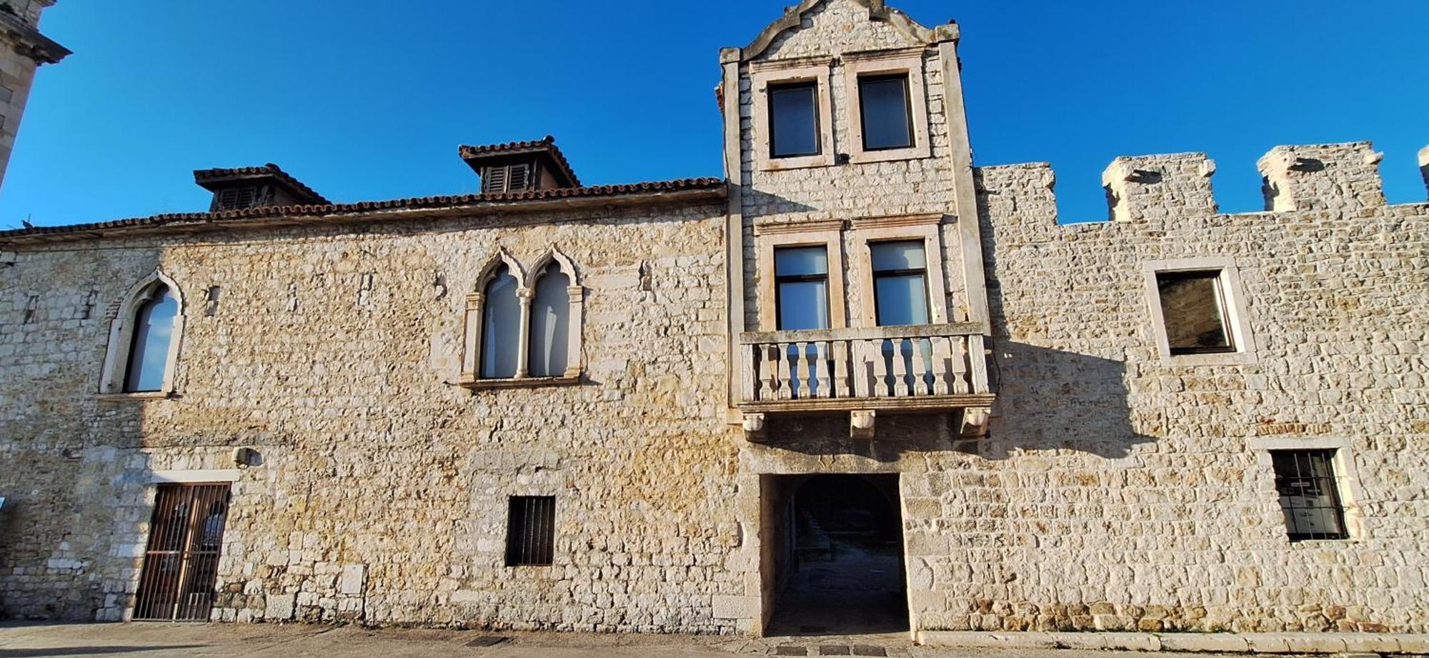 Heritage Geza In Centar With Private Parking Apartment